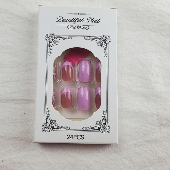 24 Pieces Fake Press On Nails - Picture 4 of 7